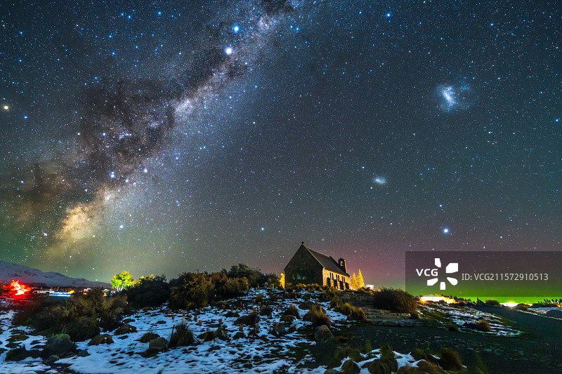 银河极光麦哲伦星云同框下的新西兰特卡波好牧羊人教堂图片素材