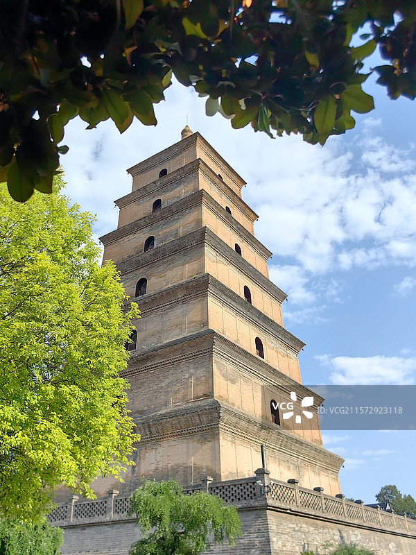 大雁塔大雁塔位于唐长安城（今陕西省西安市）晋昌坊的大慈恩寺内，又名“慈恩寺塔”。图片素材