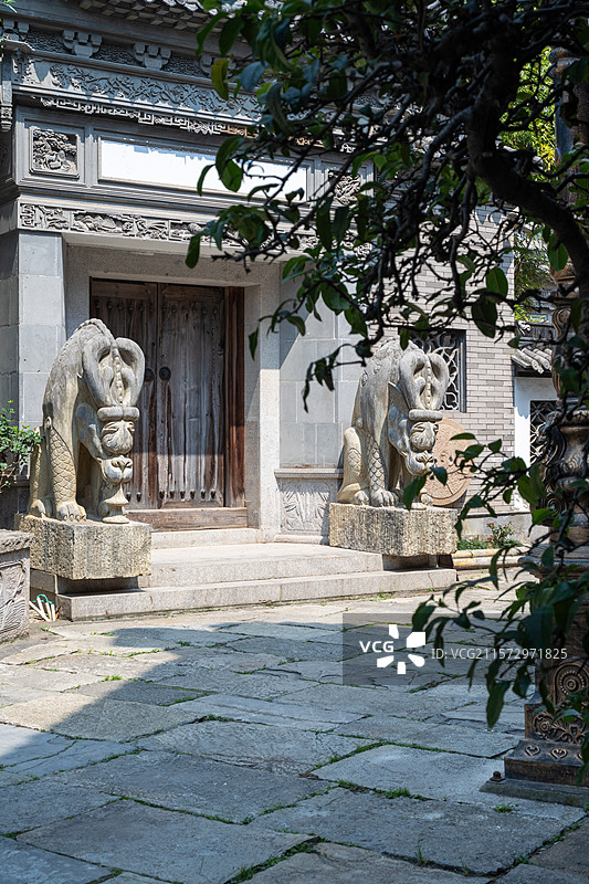 成都龙潭水乡石板路与雕塑图片素材