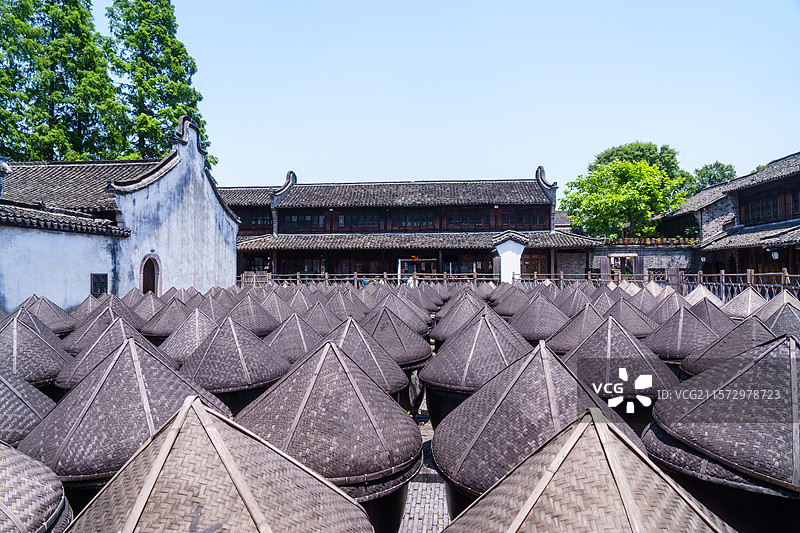 江南水乡古镇酱园酱缸 乌镇叙昌酱园 老式酱园酿造厂酱缸图片素材