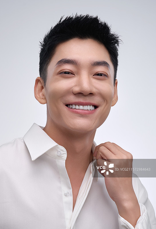 自信的商务青年男人图片素材