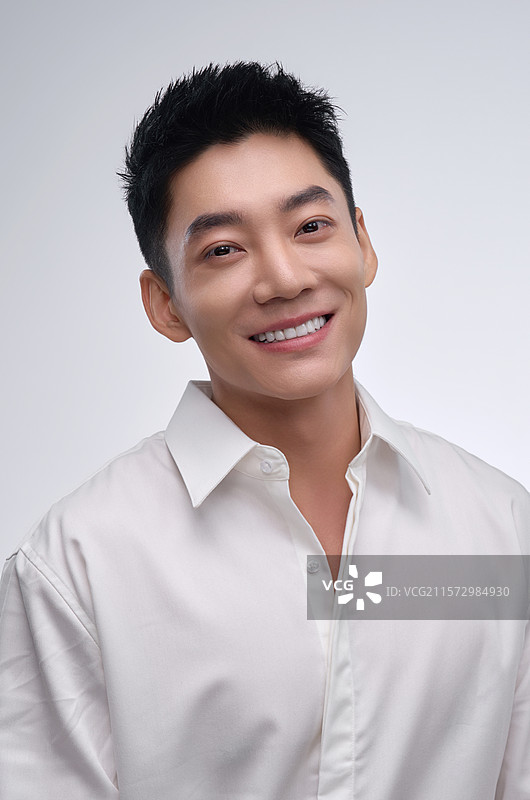 自信的商务青年男人图片素材