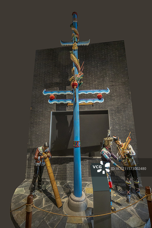 广西民族博物馆“和谐乐章”展：“芦笙踩堂舞”（融水，苗族；苗族吹奏芦笙，必以舞蹈配合）图片素材