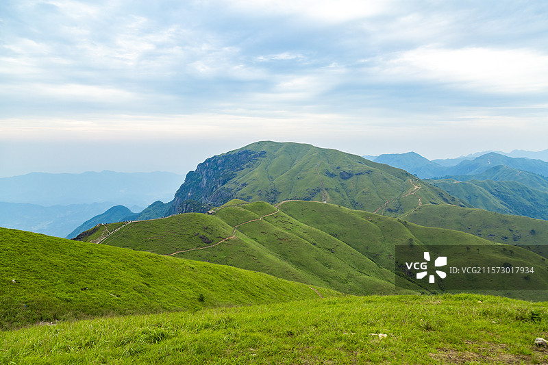 江西萍乡武功山夏天高山草甸山峰自然风光图片素材