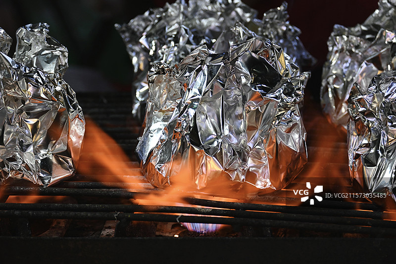 花甲粉煮的过程特写图片素材
