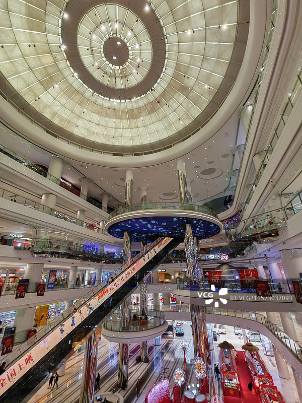 龙岗万达广场的室内长扶梯​图片素材