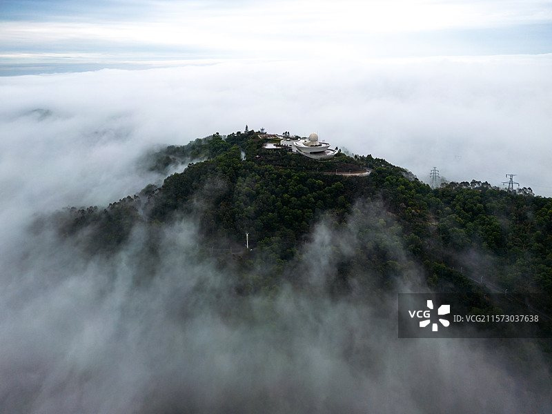 航拍厦门海沧天语舟气象台云海图片素材