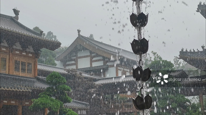 雨中的径山寺图片素材
