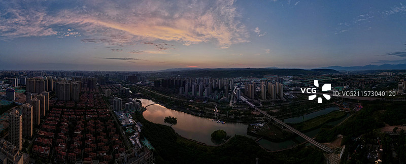 西安雁鸣湖朝霞满天图片素材