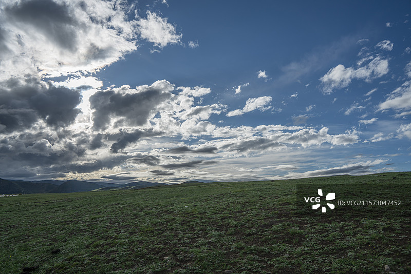 辽阔的塔公草原图片素材