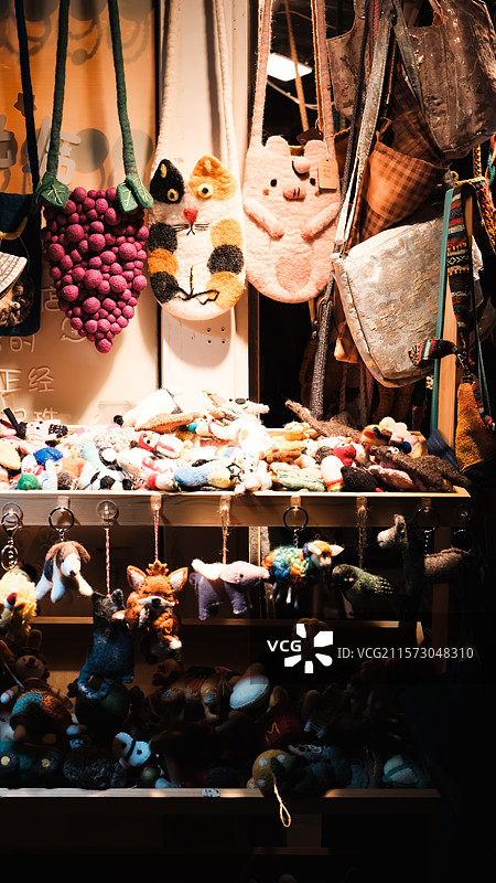 杨梅竹斜街胡同，创意品小店夜景图片素材