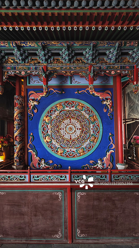 五台山金阁寺，始建于唐代宗年间，为密教中心，寺内佛像众多，千手观音像高大壮观，建筑宏伟，文化底蕴深厚图片素材