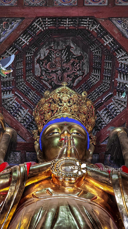 五台山金阁寺，始建于唐代宗年间，为密教中心，寺内佛像众多，千手观音像高大壮观，建筑宏伟，文化底蕴深厚图片素材