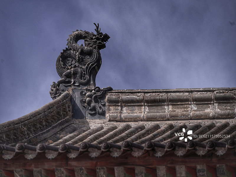 五台山金阁寺，始建于唐代宗年间，为密教中心，寺内佛像众多，千手观音像高大壮观，建筑宏伟，文化底蕴深厚图片素材