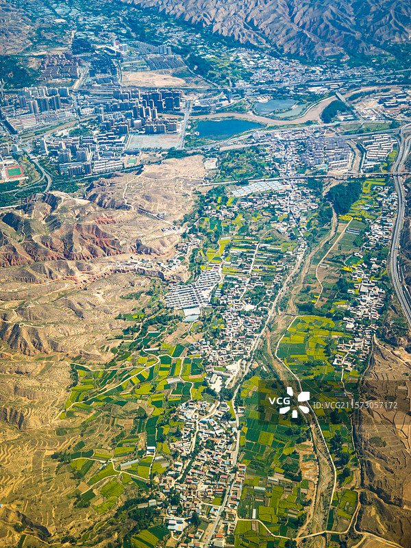 青海省海东市乐都区高视角航拍图片素材