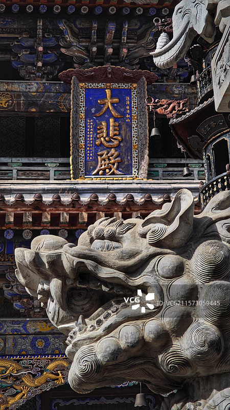 五台山金阁寺，始建于唐代宗年间，为密教中心，寺内佛像众多，千手观音像高大壮观，建筑宏伟，文化底蕴深厚图片素材