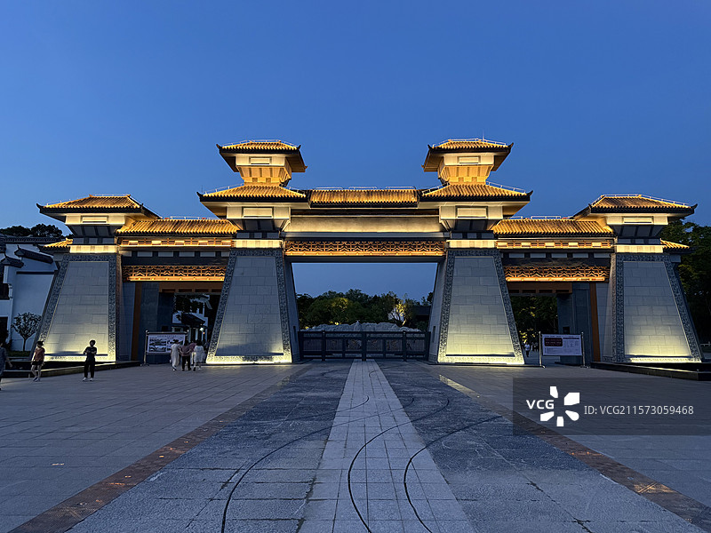 灵渠新大门夜景图片素材