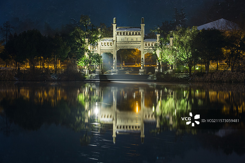 杭州浴鹄湾夜雪图片素材
