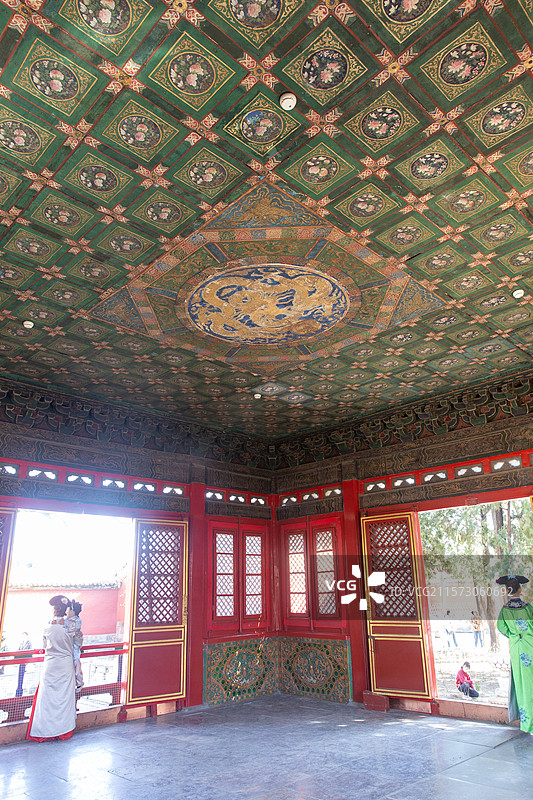 故宫慈宁宫花园临溪亭蟠龙藻井图片素材