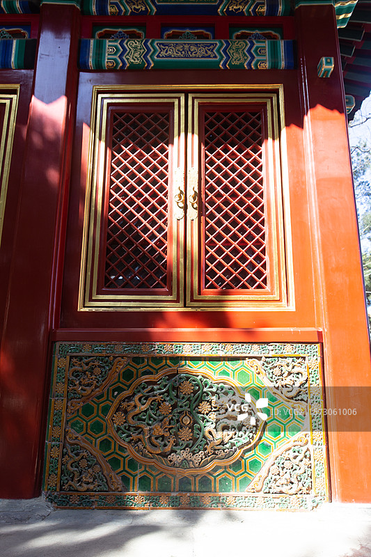 故宫慈宁宫花园临溪亭黄绿色琉璃花砖图片素材