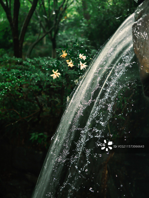 栀岸晴澜｜青春、高考季、希望、成长，四重意象，高考最后一天拍摄于永福寺，寓意艰辛终成绚烂。图片素材