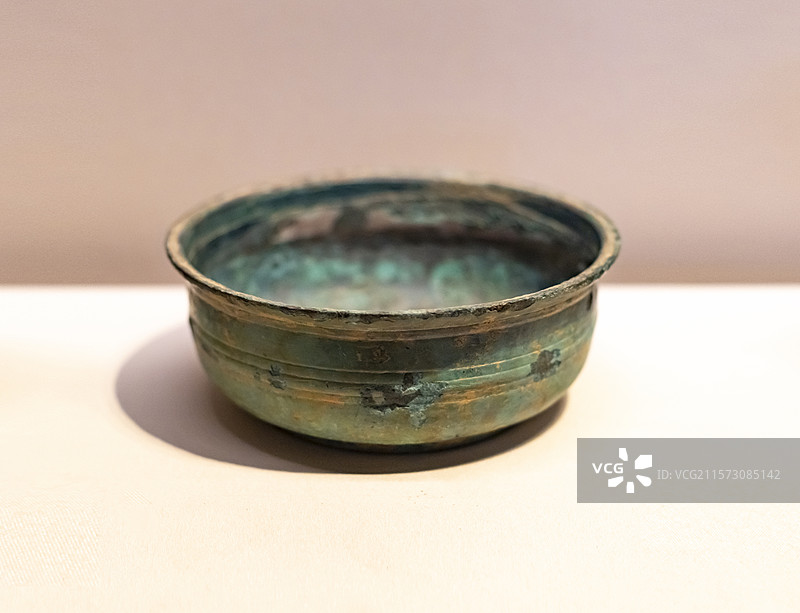 五铢钱纹青铜钵 东汉 永新县收购 江西省博物馆图片素材