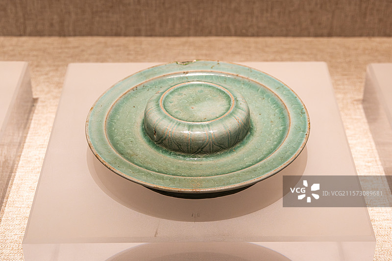 汝窑天青釉瓷盏托，北宋，平顶山宝丰县清凉寺出土，河南博物院展出图片素材
