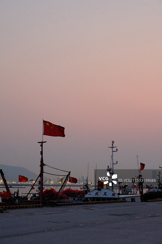 一帆风顺的码头图片素材