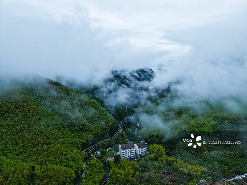 航拍浙江杭州天目山云雾仙境图片素材