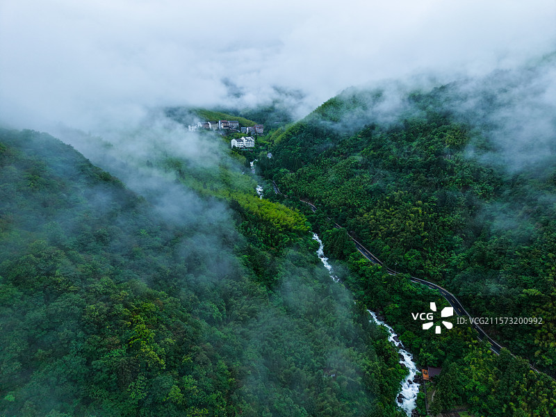 航拍浙江杭州天目山云雾仙境图片素材