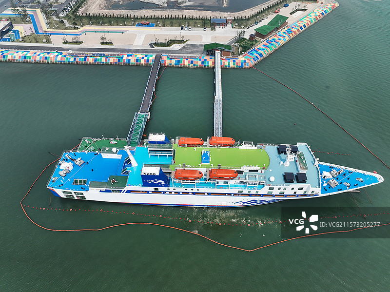 江苏连云港：“海州湾之星”邮轮归港停泊图片素材