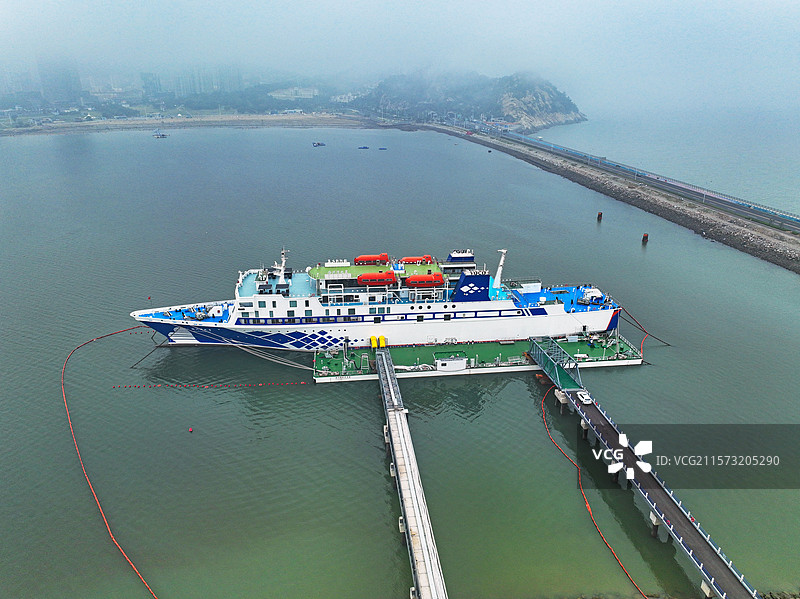 江苏连云港：“海州湾之星”邮轮归港停泊图片素材