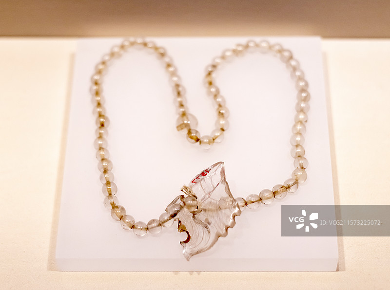 羽状纹水晶项饰 波阳县（今鄱阳县）北宋政和元年（1111年）熊本妻施氏墓 江西省博物馆图片素材