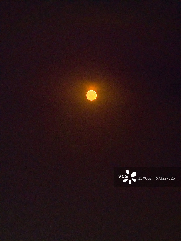 河南周口 七一路 七一路大桥 城市天际线 夜景 月亮 血月 蓝调时刻图片素材