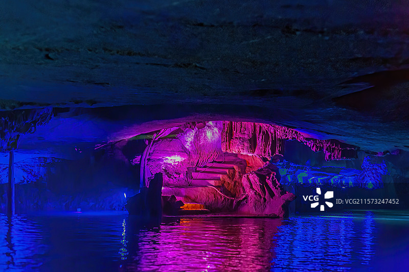 浙江杭州桐庐瑶琳仙境垂云通天河溶洞内部景色图片素材