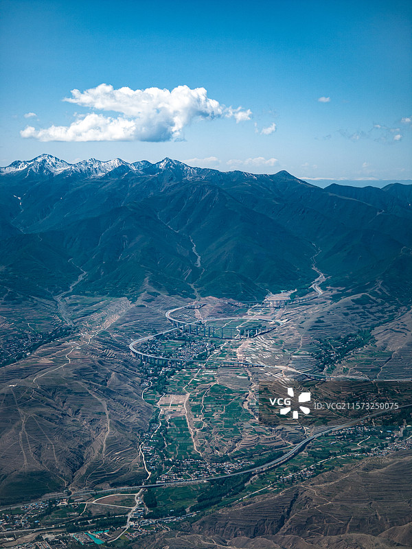 高空航拍青海省海东市乐都区斜沟村斜沟1号桥斜沟5号桥图片素材