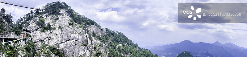 安徽岳西县明堂山的主峰与群山图片素材