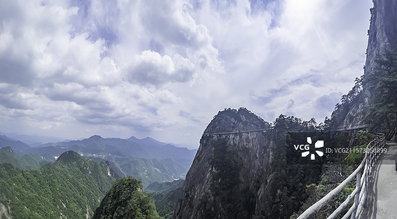 安徽岳西县明堂山的高山峡谷图片素材