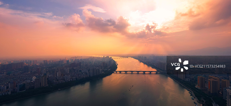 航拍清远市北江的日落风景图片素材