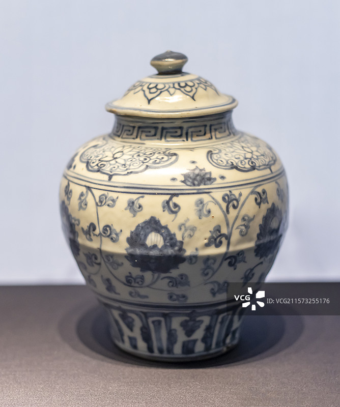 青花缠枝莲纹盏罐  明正德 波阳县（今鄱阳县）磨刀石公社收购 江西省博物馆图片素材