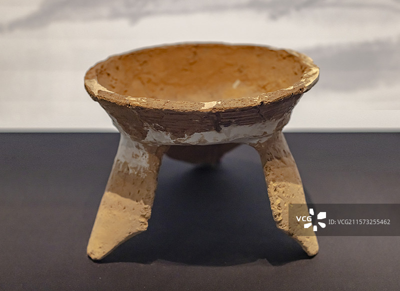 瓦状足陶鼎 新石器时代晚期 靖安县郑家坳遗址 江西省博物馆图片素材