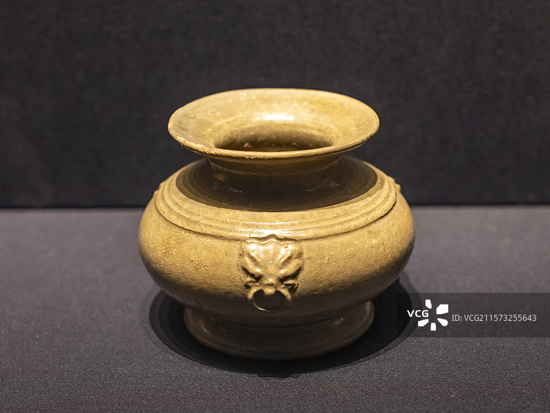 青釉铺首唾壶 瑞昌市码头西晋墓 江西省博物馆图片素材