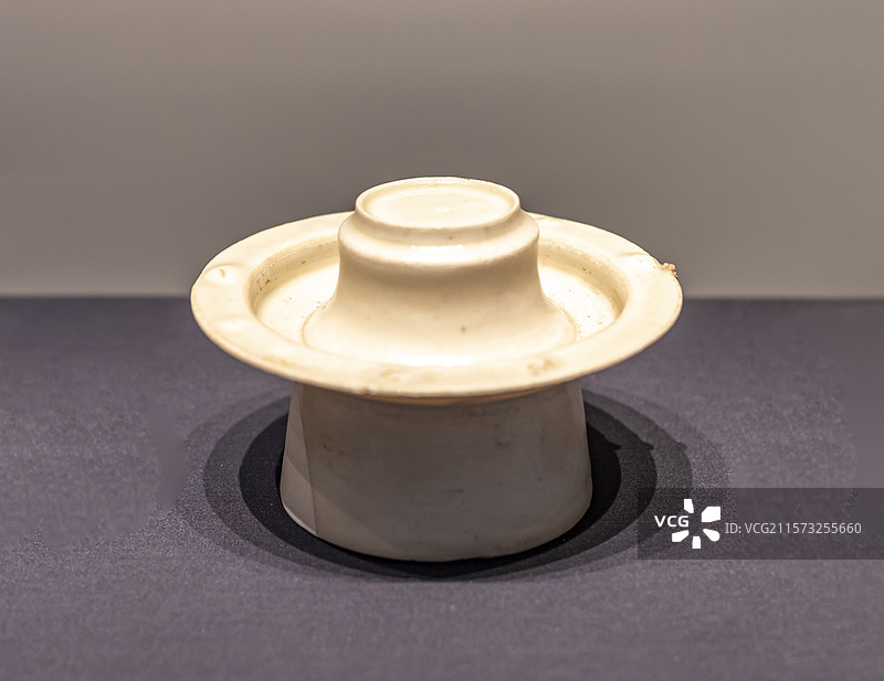 青白釉台托 宋 南丰县白舍窑遗址 江西省博物馆图片素材