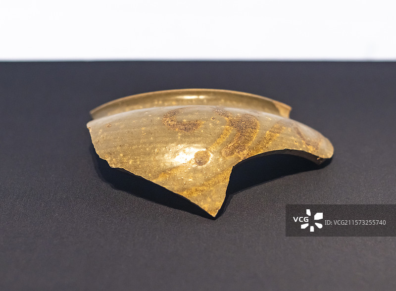 青釉褐彩残片 唐 乐平市南窑遗址 江西省博物馆图片素材