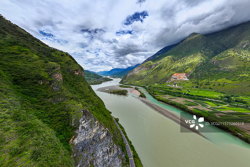 云南丽江市玉龙纳西族自治县段金沙江图片素材