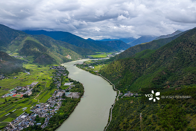 云南丽江市玉龙纳西族自治县段金沙江图片素材