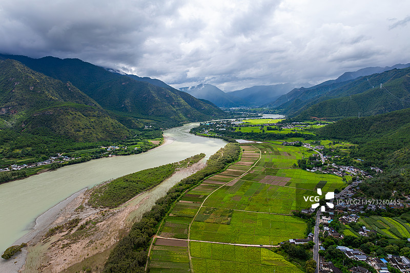 云南丽江市玉龙纳西族自治县段金沙江图片素材