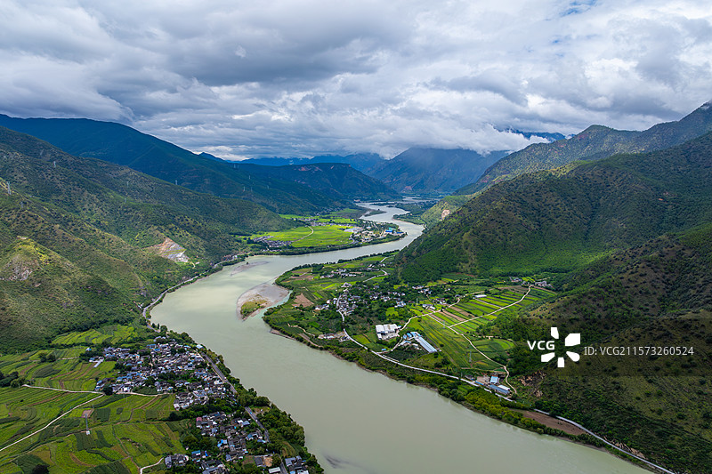 云南丽江市玉龙纳西族自治县段金沙江图片素材