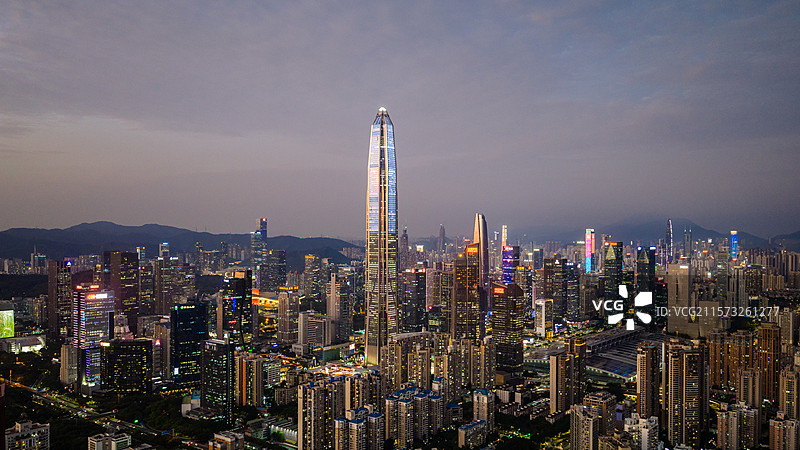 蓝调下的平安国际金融中心图片素材