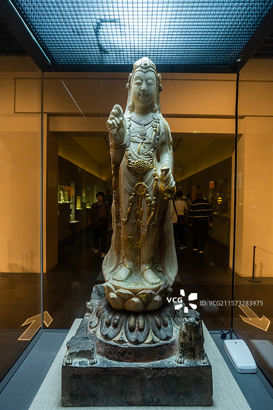 陕西省西安市博物馆贴金彩绘观音像北周557-581年西安市未央区出土图片素材